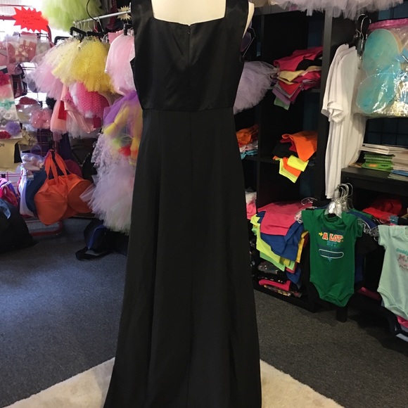 Dress - Picture 6 of 7